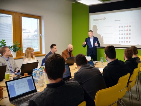 2 oko w oko z marketingiem internetowym widoczni